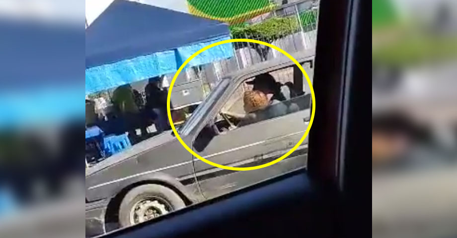 Denuncian a sujeto que maneja un vehículo con un menor en brazos