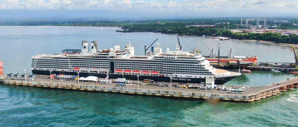 El Salvador recibe otro crucero de lujo con más de 2,800 turistas de todo el mundo