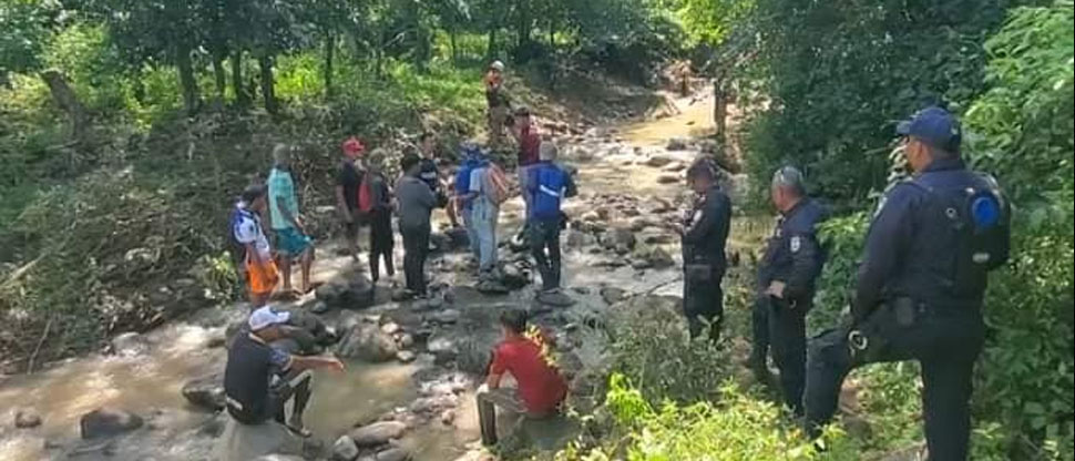 Localizan cuerpo de motociclista que fue arrastrado por la corriente de un río en Ahuachapán