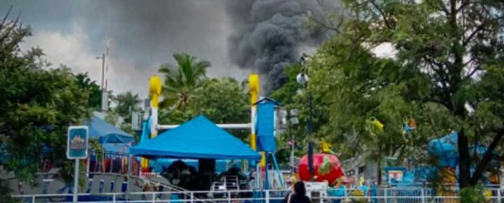 Reportan incendio cerca de popular centro comercial de San Salvador