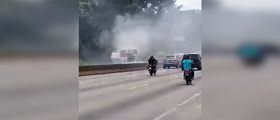 VIDEO: Reportan pipa concretera incendiándose en carretera Los Chorros