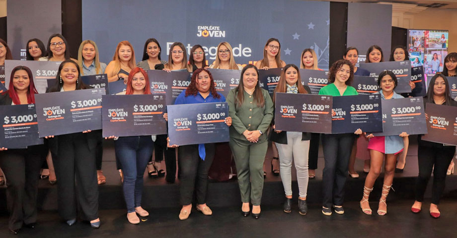 INJUVE entrega capital semilla a mujeres emprendedoras de todo el país