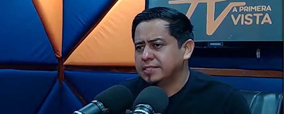 Diputado del FMLN critica a los salvadoreños por informarse con el celular