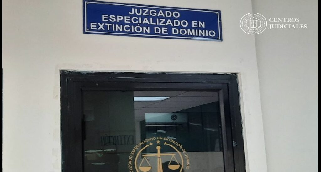 Pasa a favor del Estado más de $6 mil y vehículo incautado a vinculados con drogas