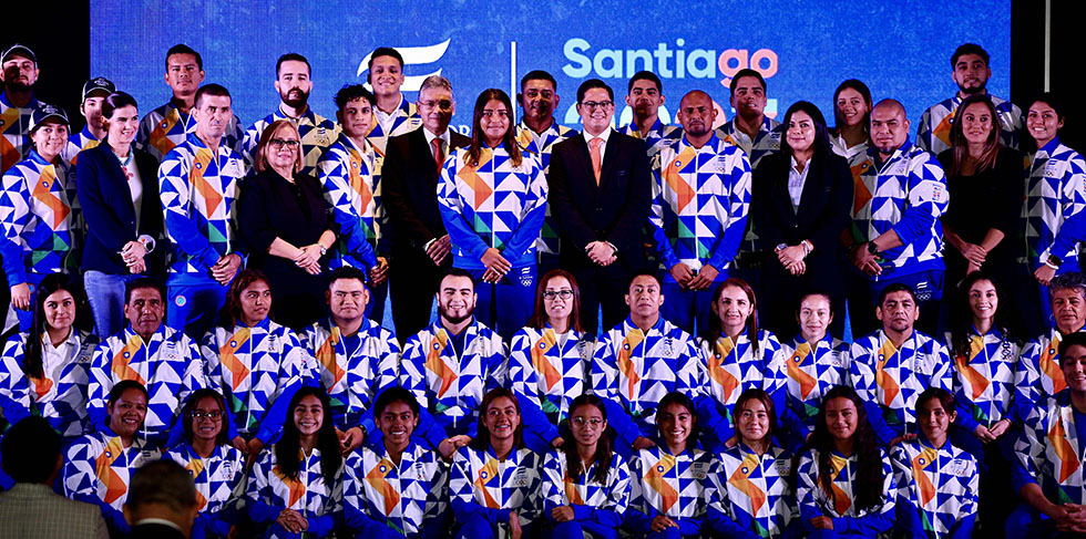 Delegación salvadoreña recibe pabellón y uniformes para los Juegos Santiago 2023