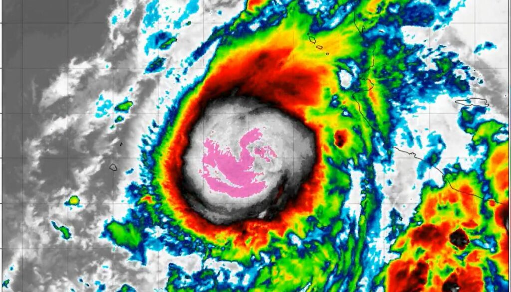 Huracán Lidia alcanza categoría 3 y pone en alerta a México