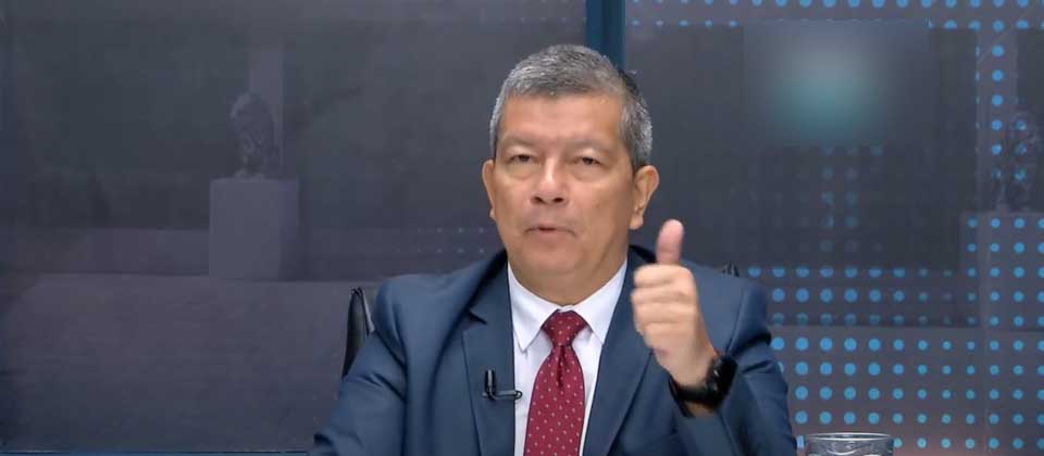 Chino Flores asegura el FMLN tiene experiencia en economía desde el 2009