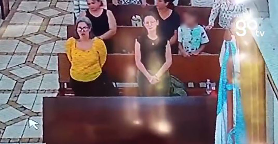 En plena misa, mujer es robada por una niña y su madre en Honduras