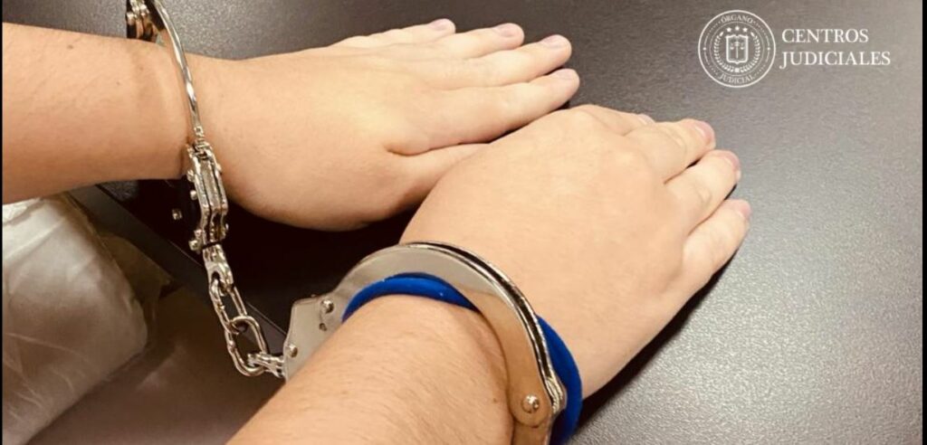 Llevan ante la justicia a mujer acusada de quitarle la vida a su compañero de vida en San Salvador
