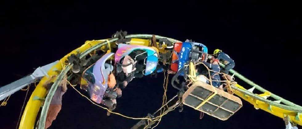 Seis personas quedaron atrapadas tras falla en montaña rusa