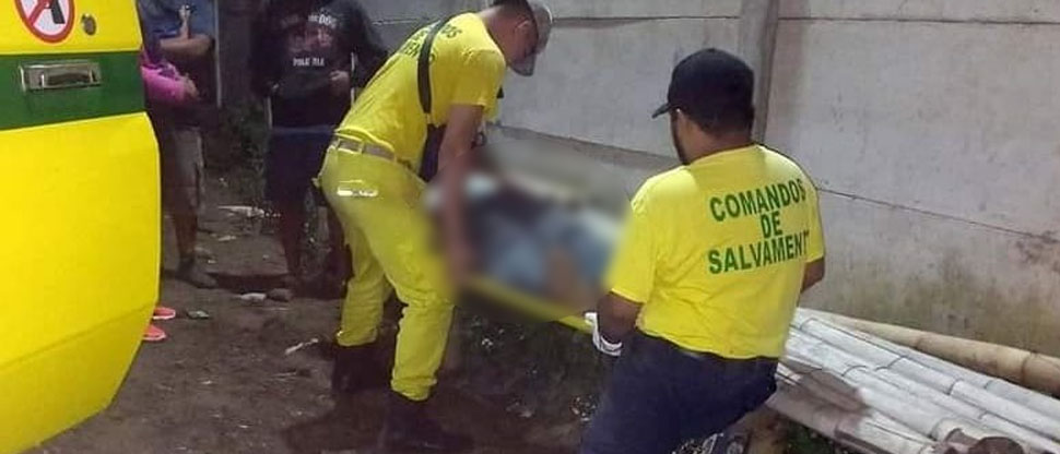 Socorristas auxilian a hombre que fue mordido por una serpiente en La Libertad