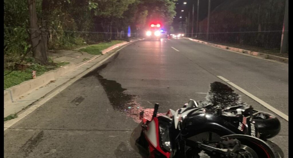 Joven conductor pierde la vida al accidentarse en calle a Huizúcar, San Salvador