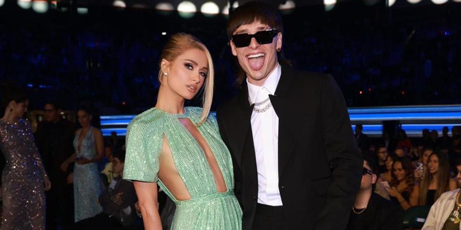 Paris Hilton quiere que Peso Pluma colabore en su próximo disco
