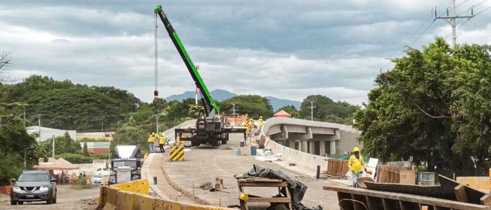 Paso elevado en Santa Ana tiene un avance de 80 %