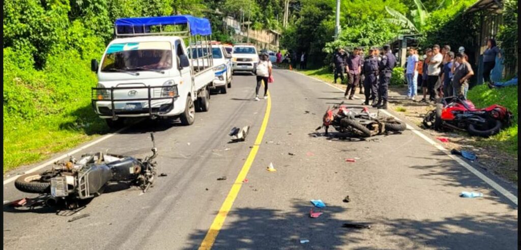 Invasión de carril causa múltiple choque en carretera a los Planes de Renderos