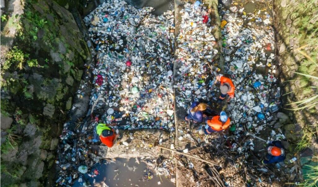 Alcaldía de San Salvador remueve gran cantidad de basura de río Urbina | FOTOS