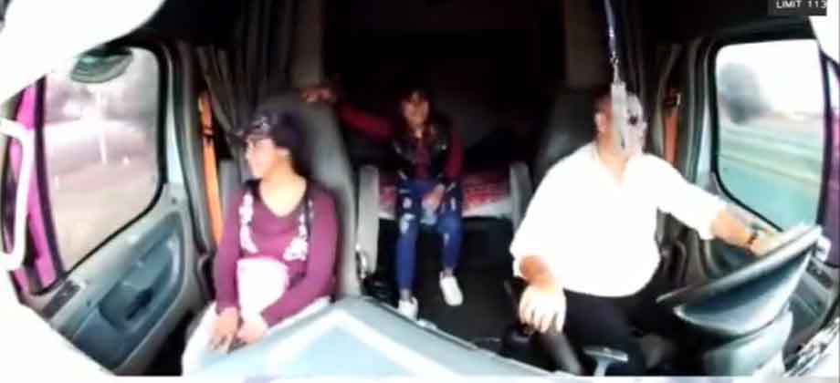 Trailero cae en una trampa tras ayudar a mujeres que pedían “aventón” en México
