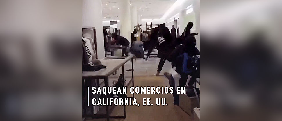 Sujetos roban masivamente en una tienda de ropa en California, Estados Unidos