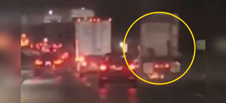Trailero provoca accidente y choca con 20 vehículos en su intento de escapar en México