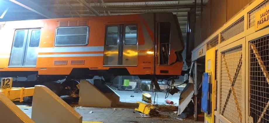 Tren se estrella con un muro al sobrepasar tope una vía en México