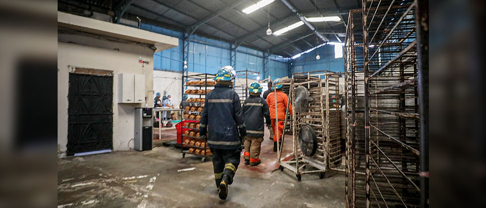 Fuga de gas casi provoca incendio en una panadería de San Salvador
