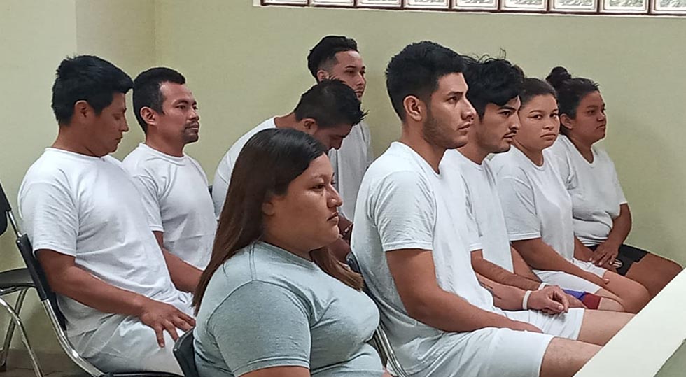 Sujetos que estafaron con Iphones concilian con la víctima y devuelven lo robado   