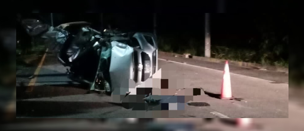 Conductor muere tras chocar contra una rastra autopista a Comalapa