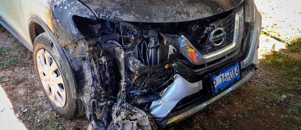 Auto se incendia en plena marcha en Cuscatlán