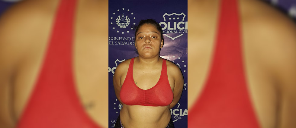 Niño de dos años muere a manos de la mujer que debía cuidarlo, en Santa Tecla