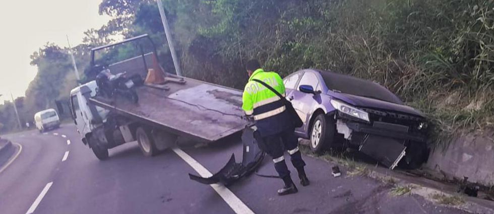 Conductor muere tras sufrir un accidente de tránsito y ser arrollado