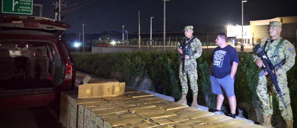 Sorprenden a sujeto con más de $50 mil en cigarros de contrabando