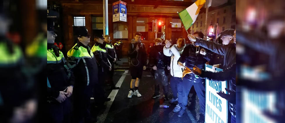 Violentas manifestaciones en Dublín tras el apuñalamiento de tres niños y dos adultos