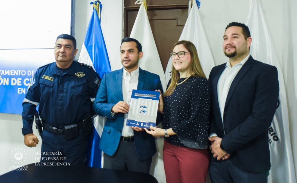 Presentan resultados de estudio sobre el comportamiento de peatones en San Salvador