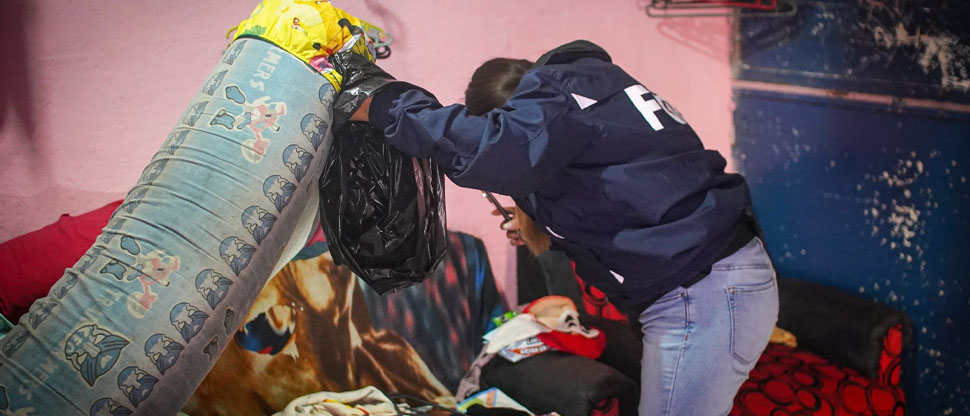 Allanan vivienda y decomisan 5 celulares en investigación de muerte de niño de 2 años