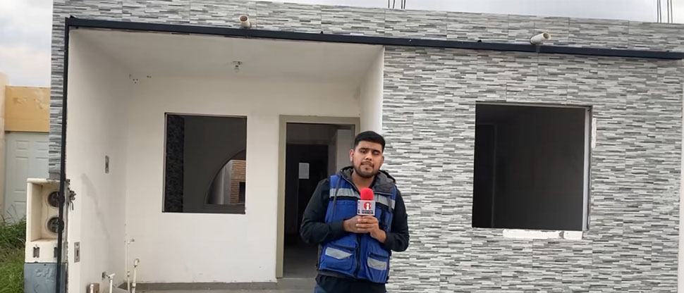 Periodista mexicano llega a cubrir robo de una casa y resulta que era la suya