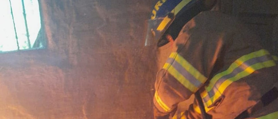 Cortocircuito provoca incendio que destruye parcialmente panadería en Sonsonate 