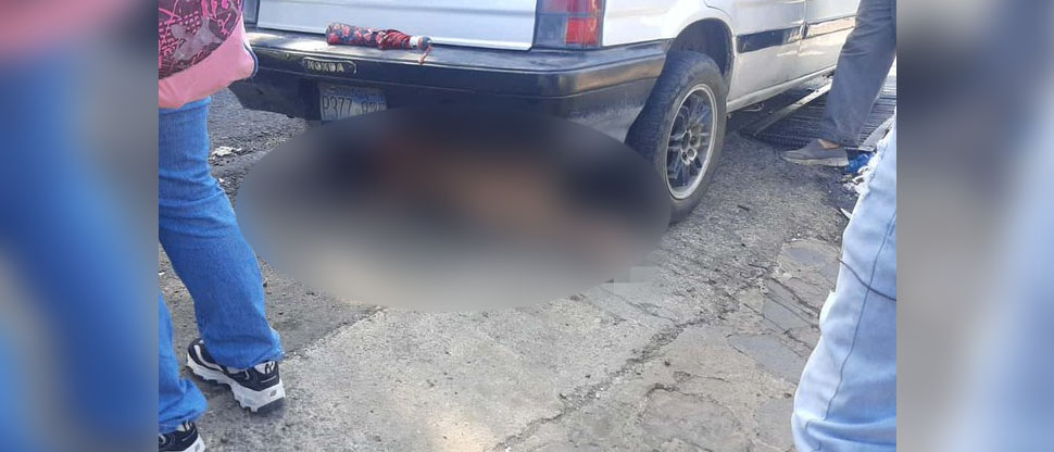 Peatón queda debajo de carro y sufre graves lesiones tras ser atropellado