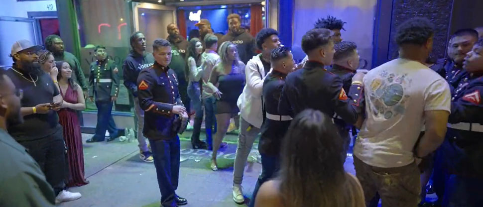 Militares estadounidenses protagonizan trifulca afuera de discoteca en Texas