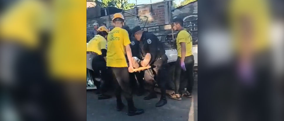 Automovilista aparentemente “pasado de copas” choca contra camión de la basura en La Troncal