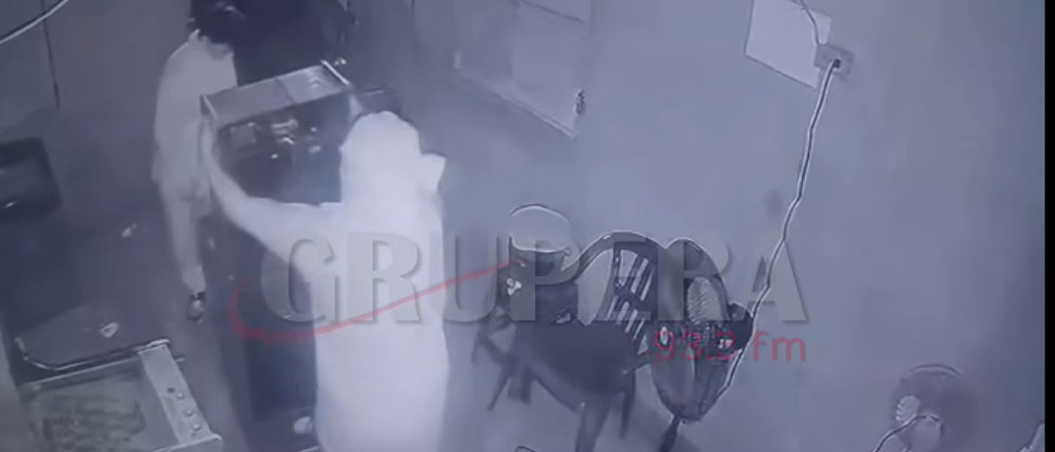 Captan a par de delincuentes robando máquinas tragamonedas en Metalío