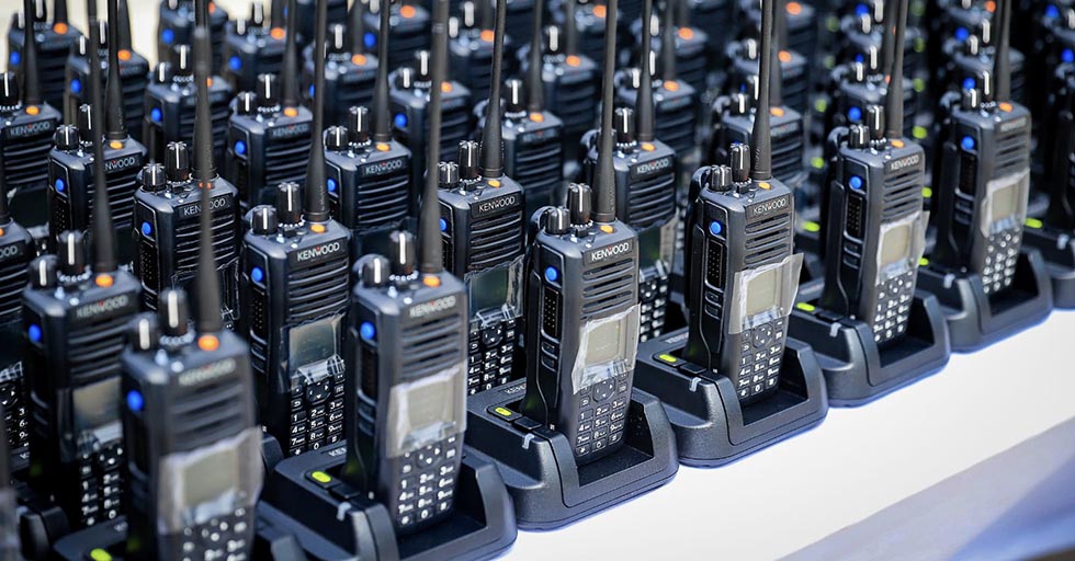 Fuerza Armada recibe 299 radios portátiles para labores de seguridad