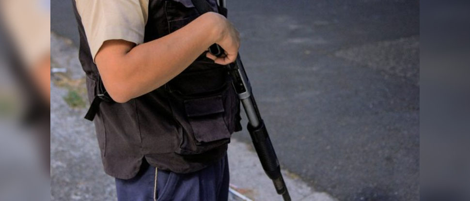 Vigilante se lesiona tras disparar su arma por accidente en un centro comercial de Ilopango