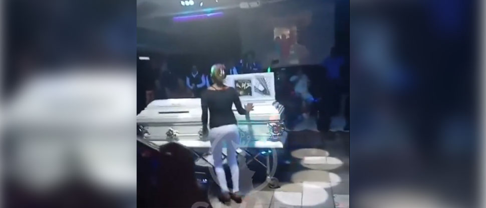 Fiestero hasta el final: Velan restos de hombre en discoteca en La Unión