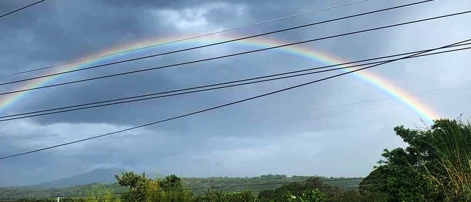 «Una señal de esperanza»: Un arcoíris se dejó apreciar esta mañana sobre el cielo salvadoreño