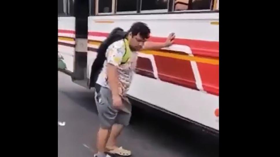 VIDEO: Motociclista en total ebriedad causa accidente y huye a pie en San Salvador