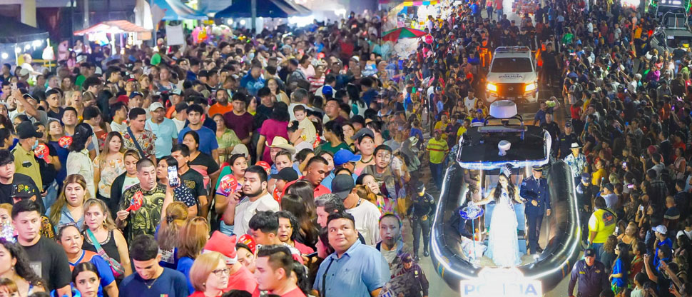Nacionales y extranjeros disfrutan en un ambiente seguro el desfile del Carnaval de San Miguel