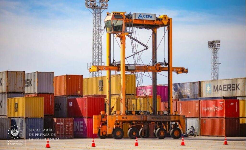 Inauguran ampliación de patio de contenedores del puerto de Acajutla