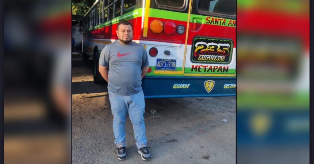 Capturan a motorista que no esperó a que un pasajero se bajara del bus y provocó su caída de la unidad