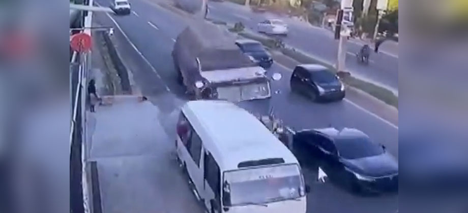 10 fallecidos en choque de rastra con microbús en República Dominicana