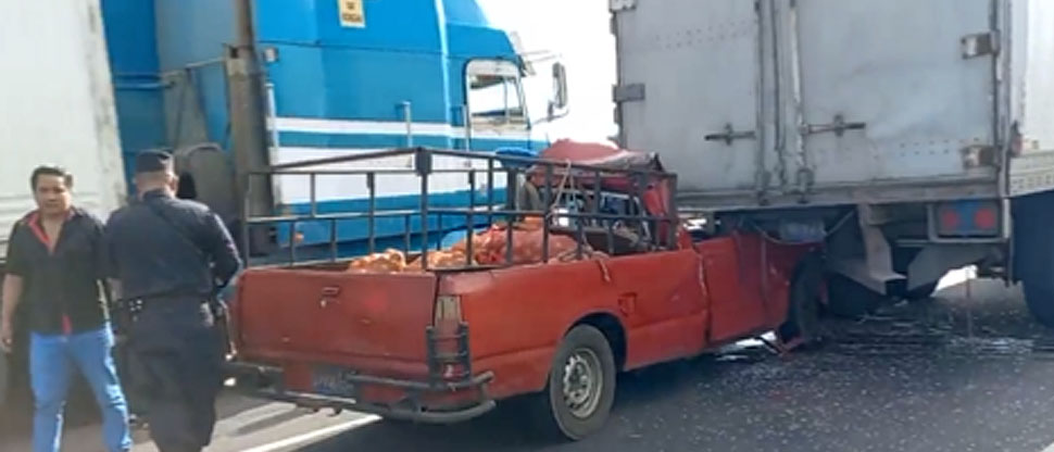 Choque entre vehículo y rastra deja un fallecido en carretera a Sonsonate